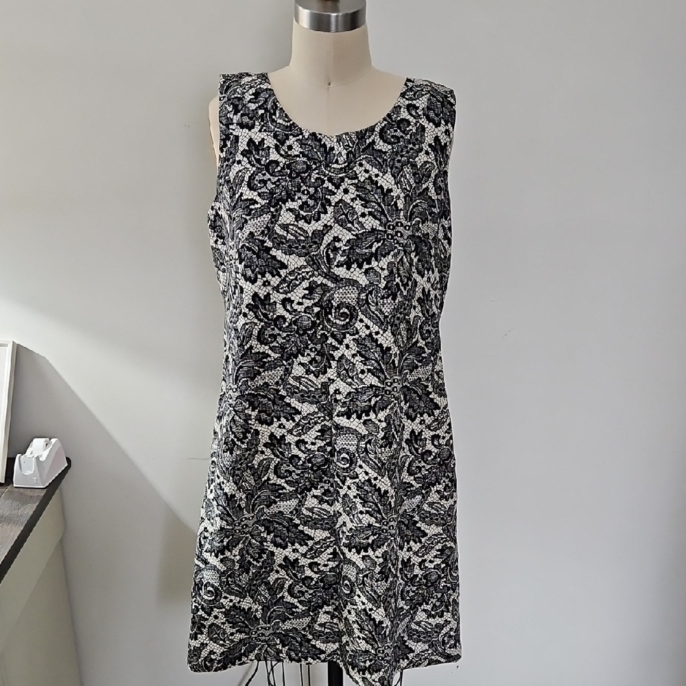 VAN HEYSEN STUDIO SZ 10 DRESS Elegant Black and White Floral Dress